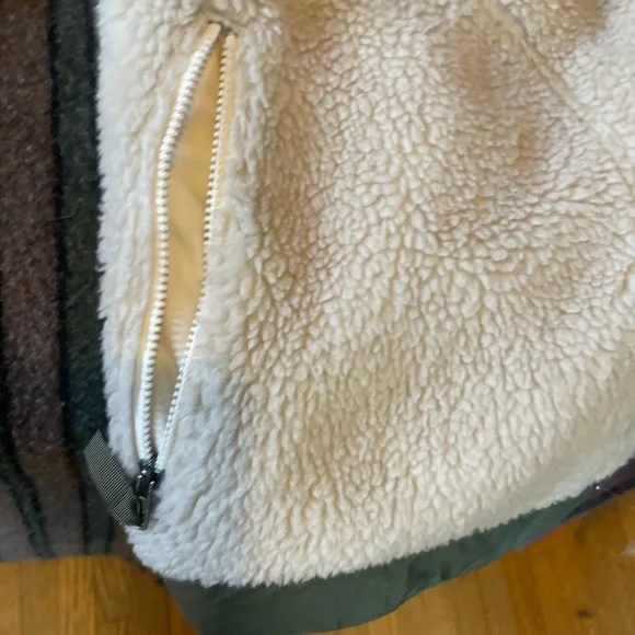 Patagonia Men's Woolyester Pile  Fleece Hoodie in Cream and Olive - Picture 5 of 7